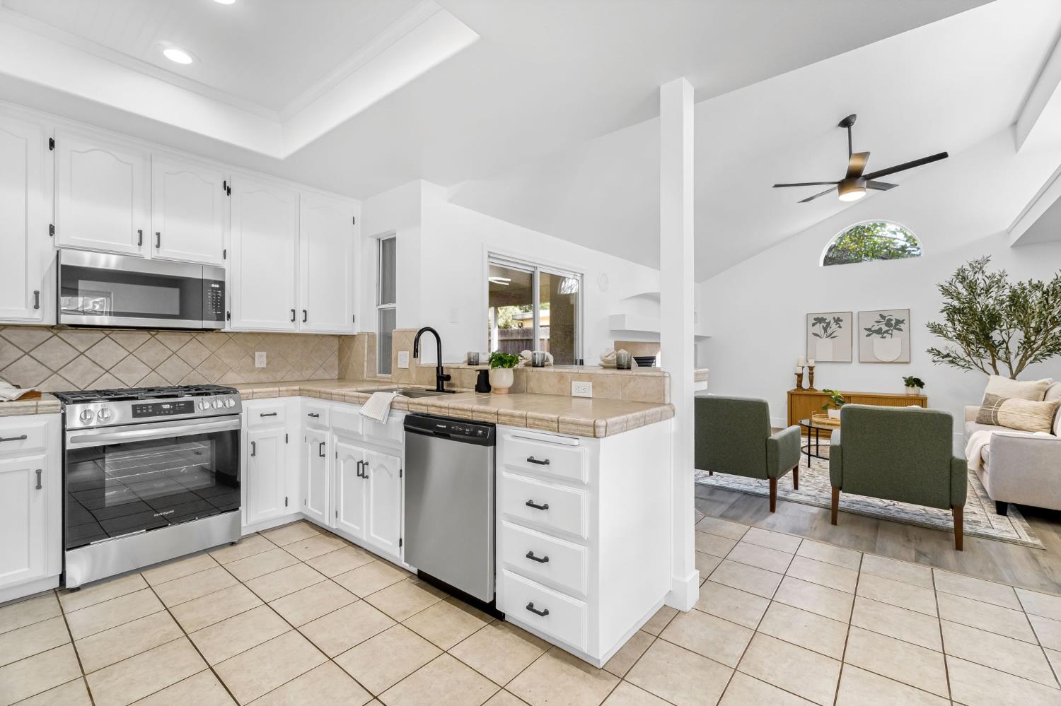 5882 W Fallon Ave, Fresno, CA 93722