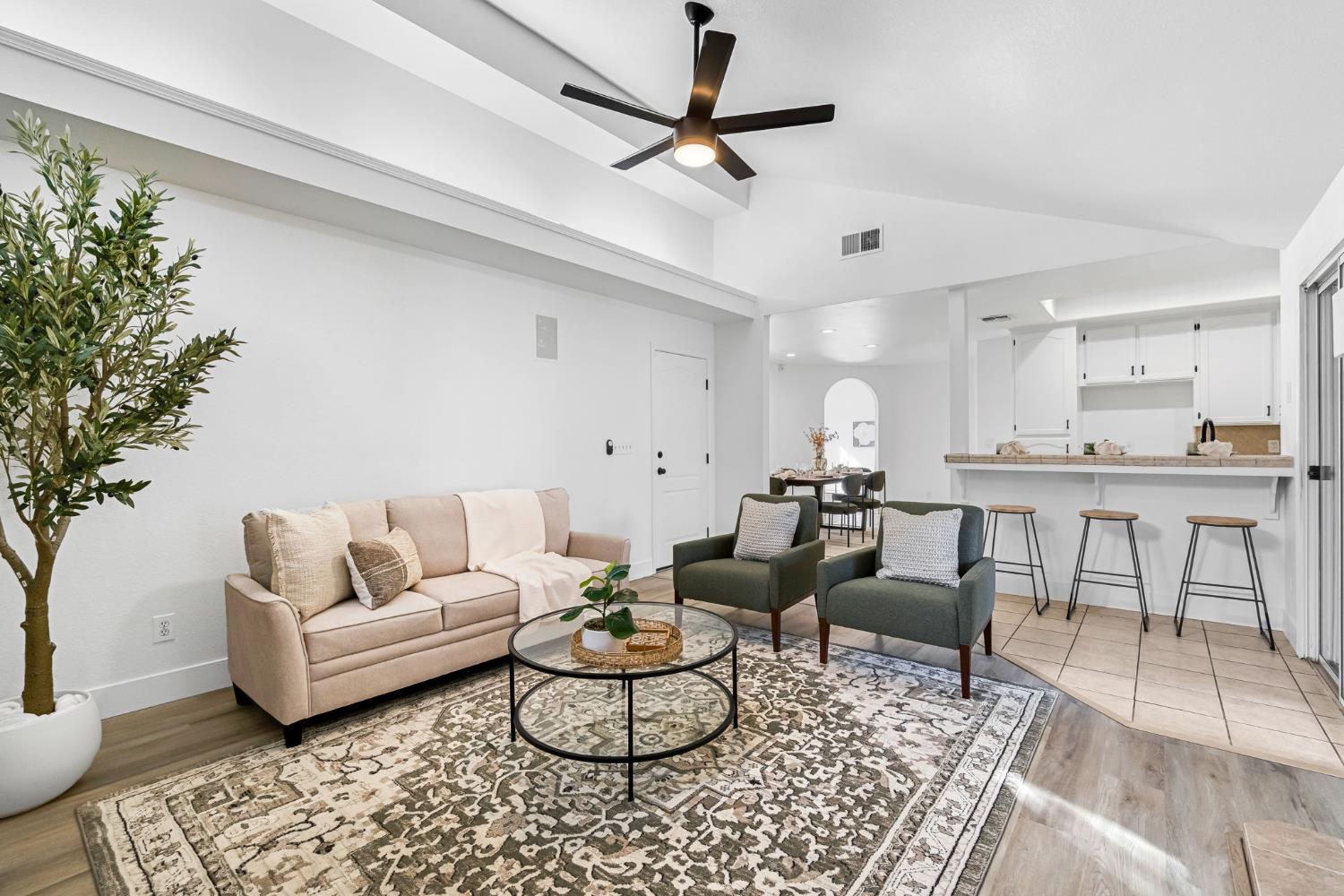 5882 W Fallon Ave, Fresno, CA 93722