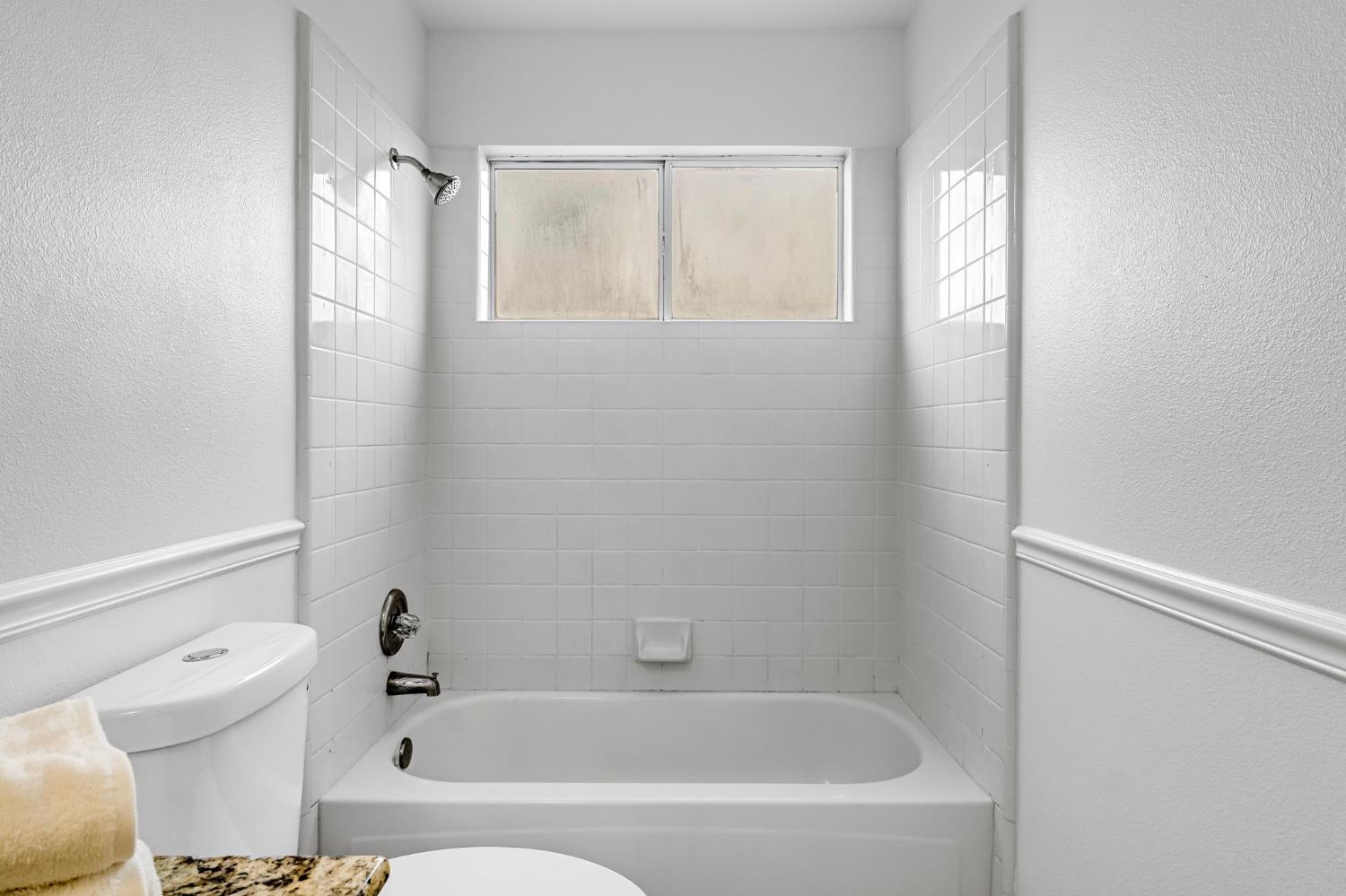 5882 W Fallon Ave, Fresno, CA 93722