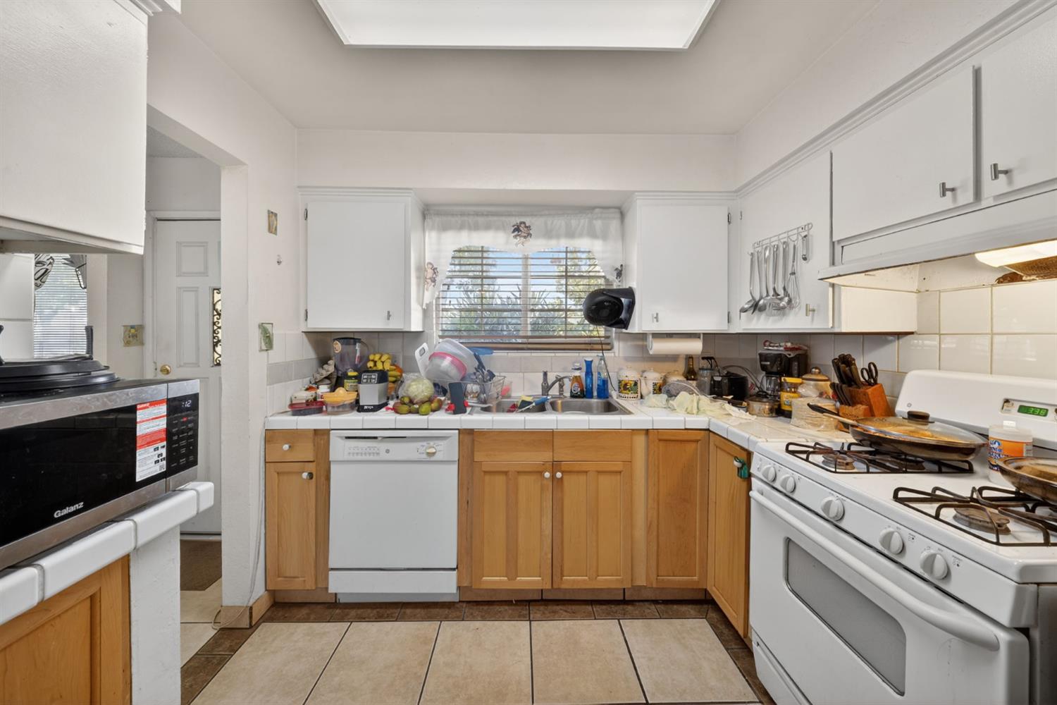 3323 W Indianapolis Ave, Fresno, CA 93722