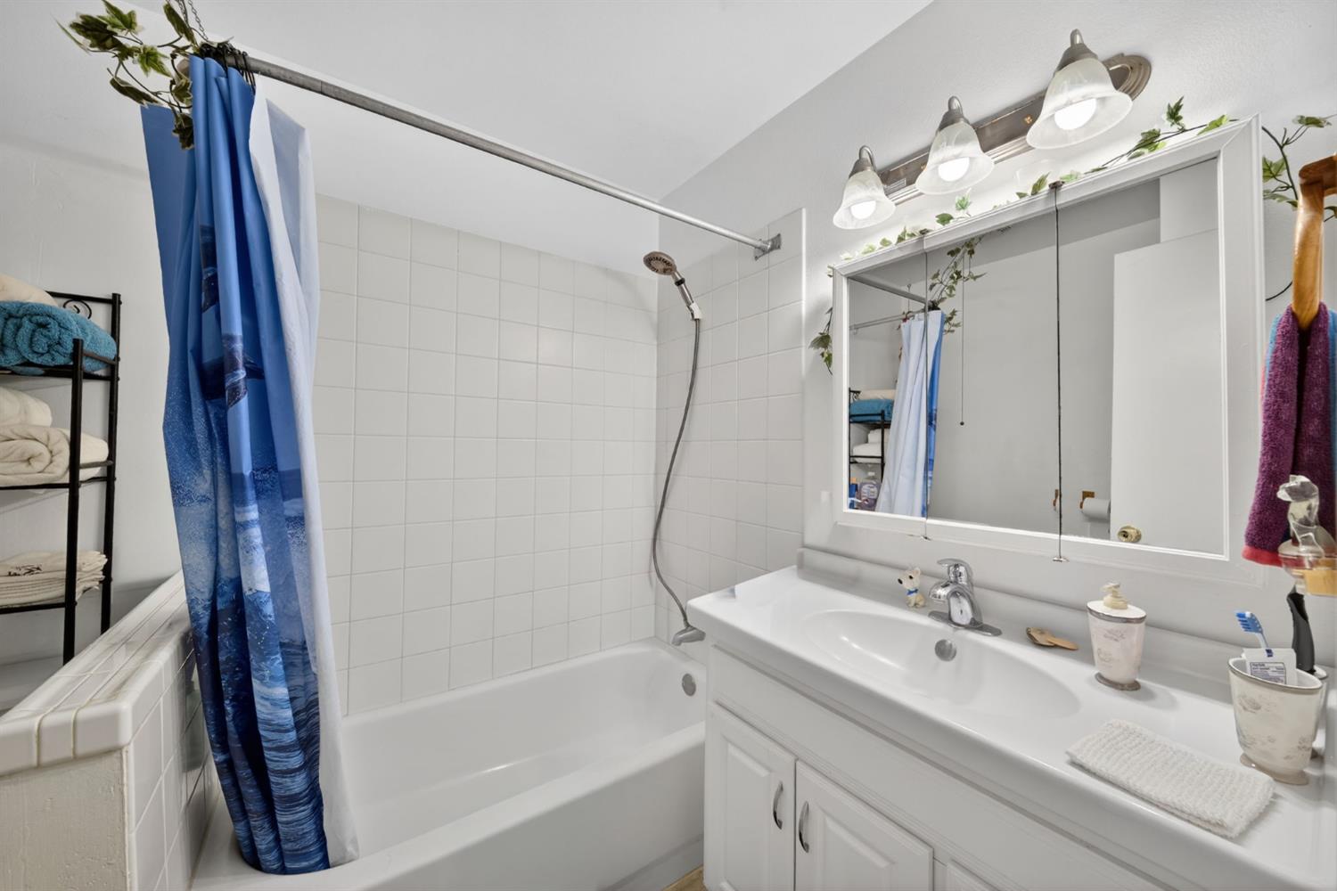 3323 W Indianapolis Ave, Fresno, CA 93722