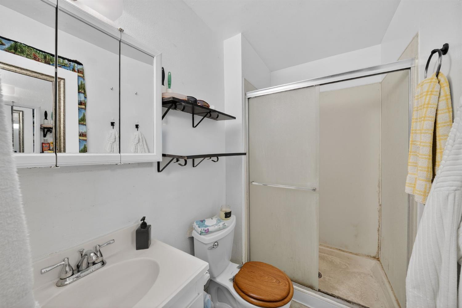 3323 W Indianapolis Ave, Fresno, CA 93722