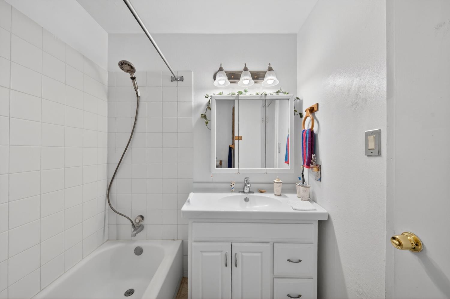 3323 W Indianapolis Ave, Fresno, CA 93722