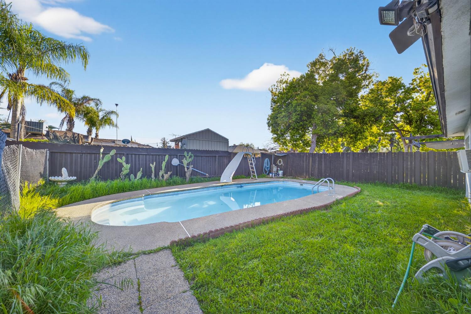 3323 W Indianapolis Ave, Fresno, CA 93722