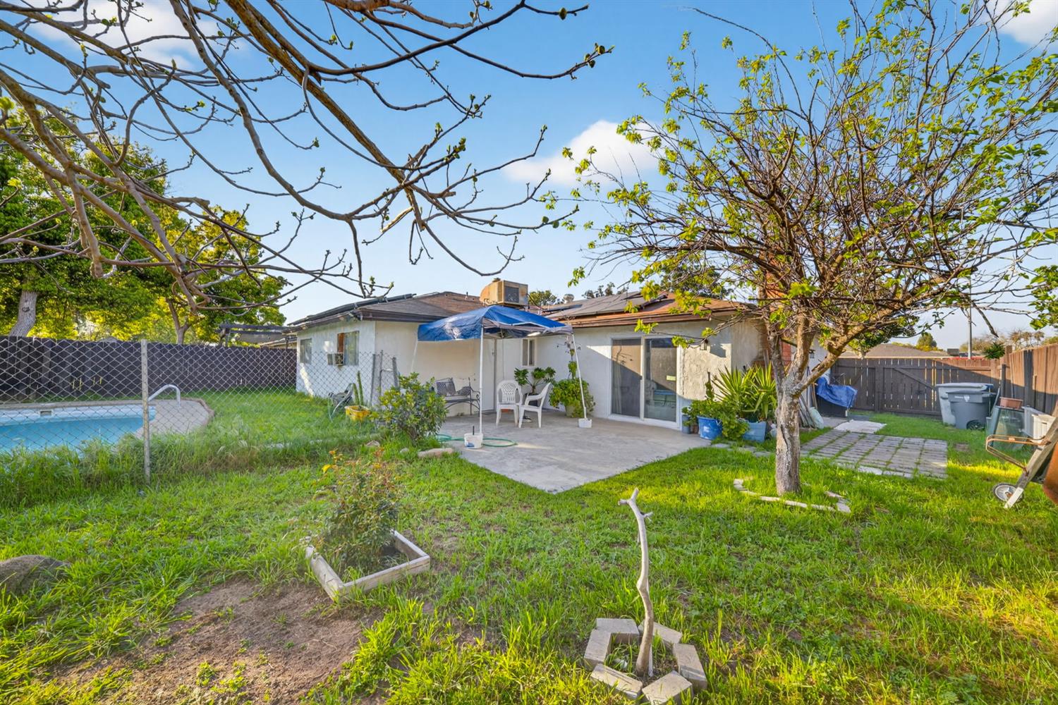 3323 W Indianapolis Ave, Fresno, CA 93722