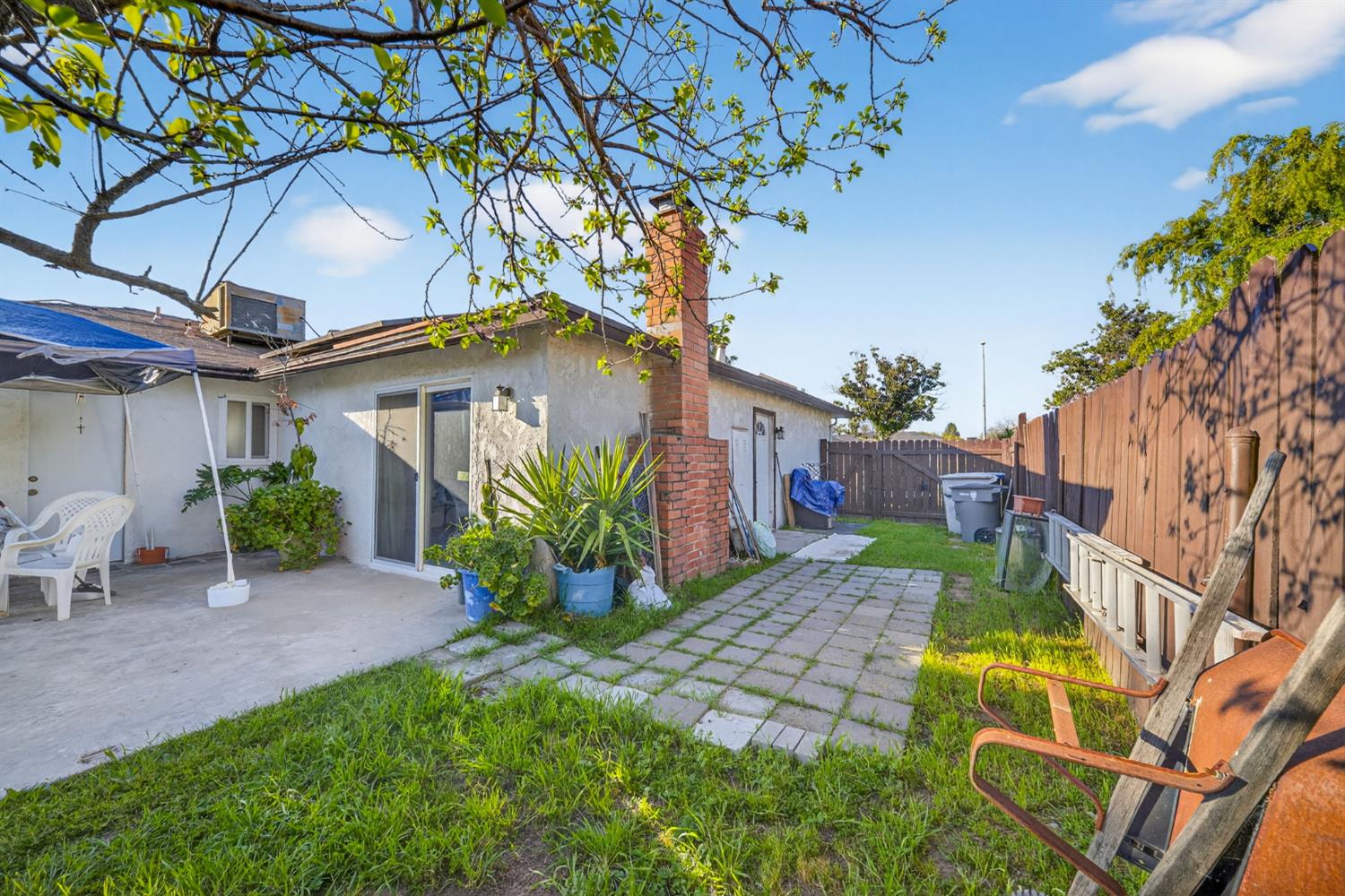 3323 W Indianapolis Ave, Fresno, CA 93722