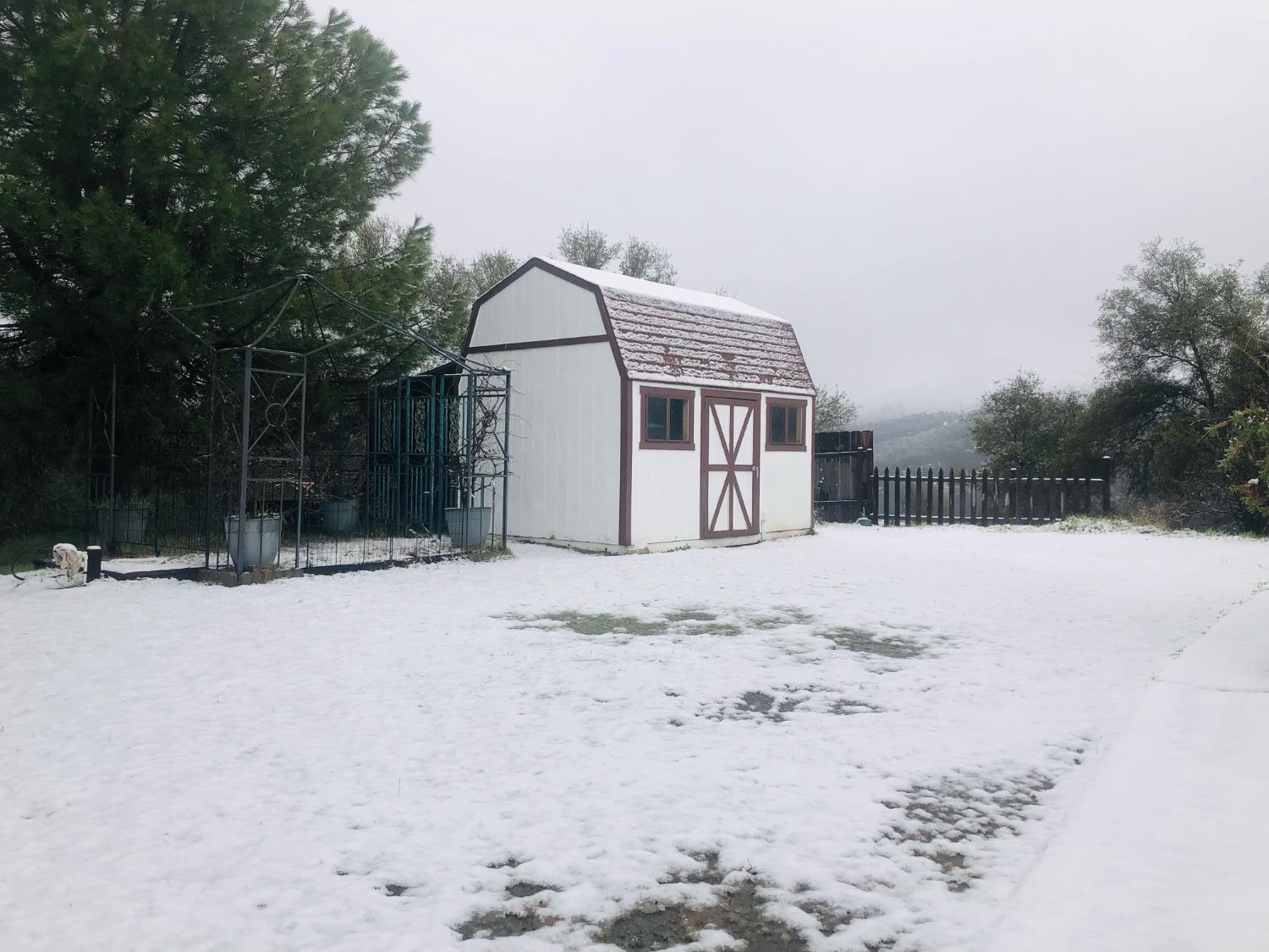 44800 Ahwahnee Acres Rd, Ahwahnee, CA 93601