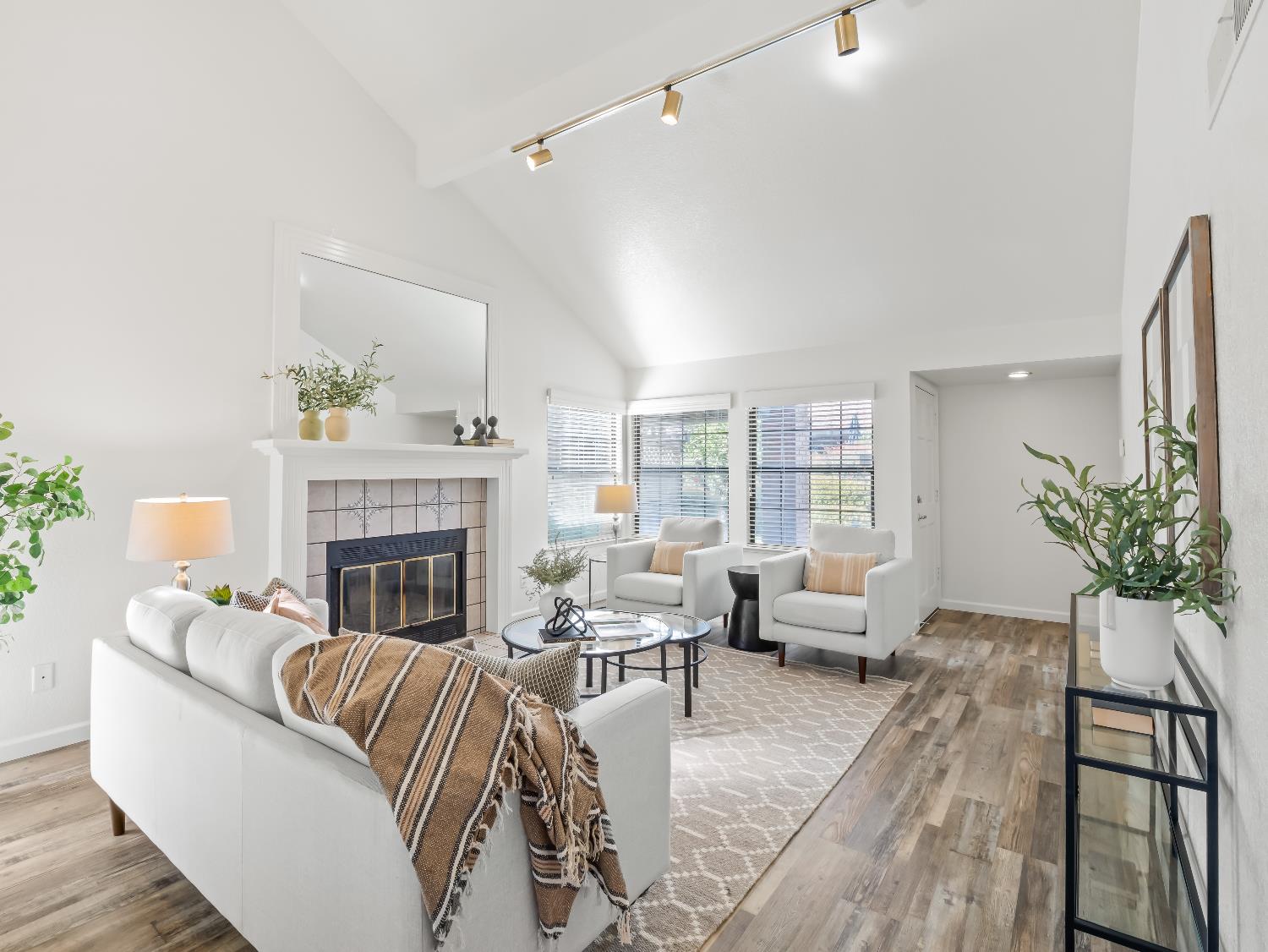 7029 N Teilman Ave, Fresno, CA 93711