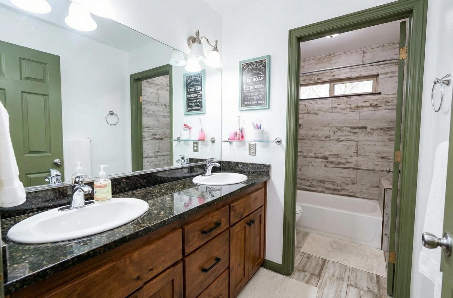 14788 Blue Oak Ln, Prather, CA 93651