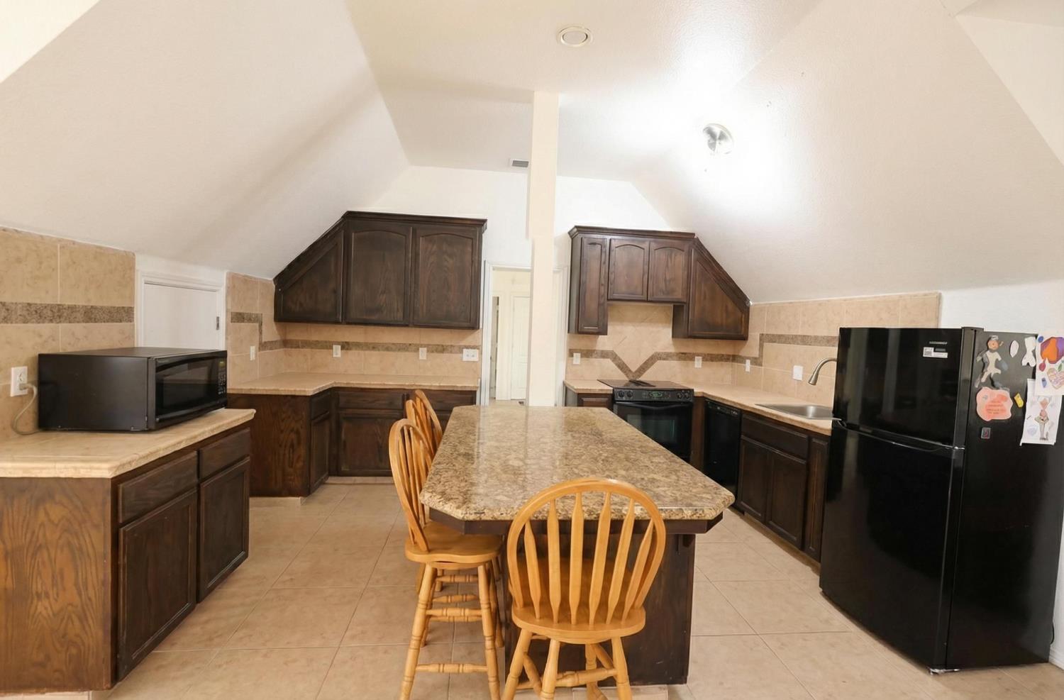 14788 Blue Oak Ln, Prather, CA 93651