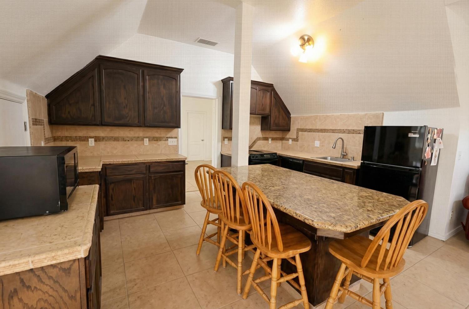 14788 Blue Oak Ln, Prather, CA 93651