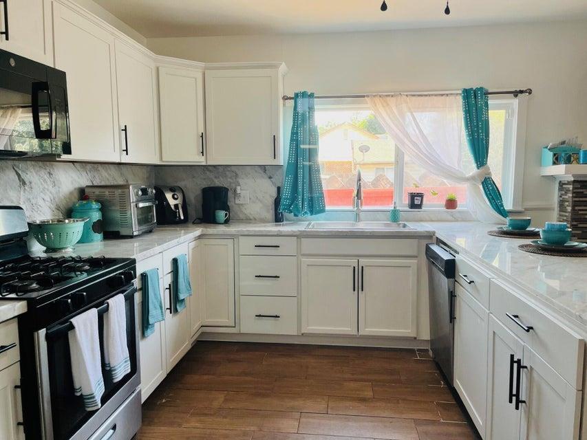 824 N Willis St, Visalia, CA 93291