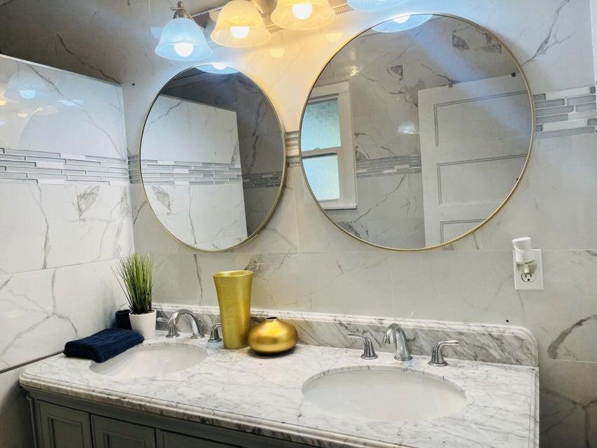 824 N Willis St, Visalia, CA 93291