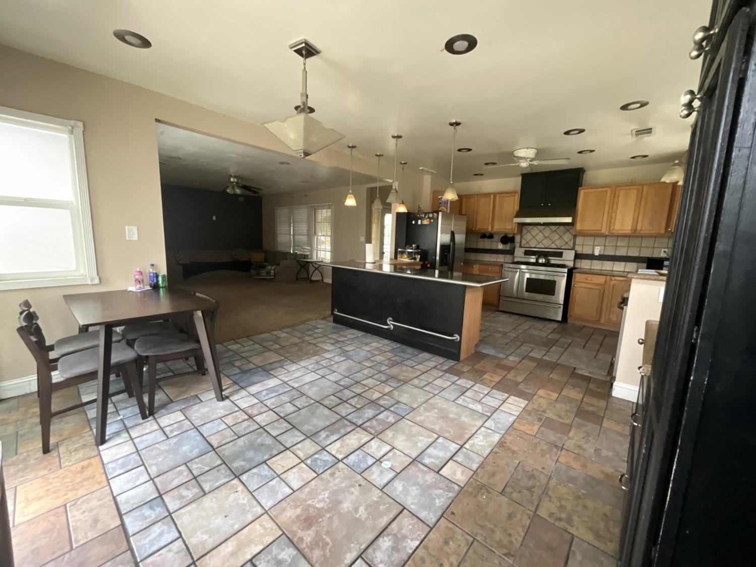 515 Neville St, Hanford, CA 93230