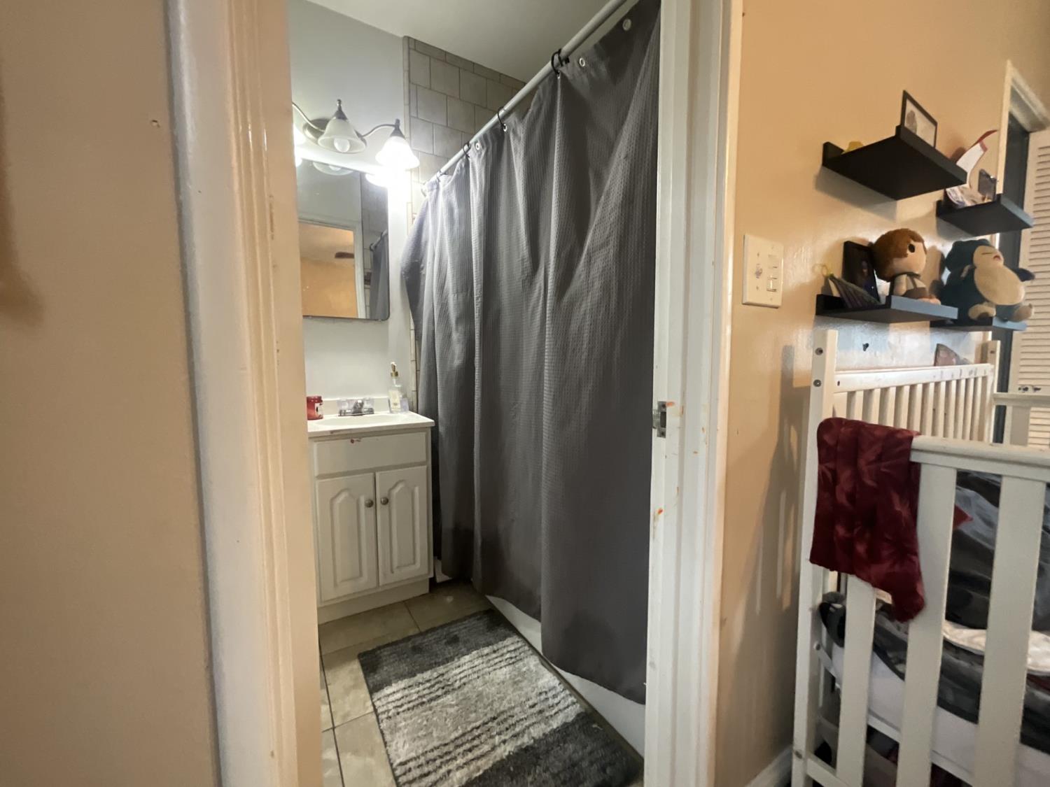 515 Neville St, Hanford, CA 93230