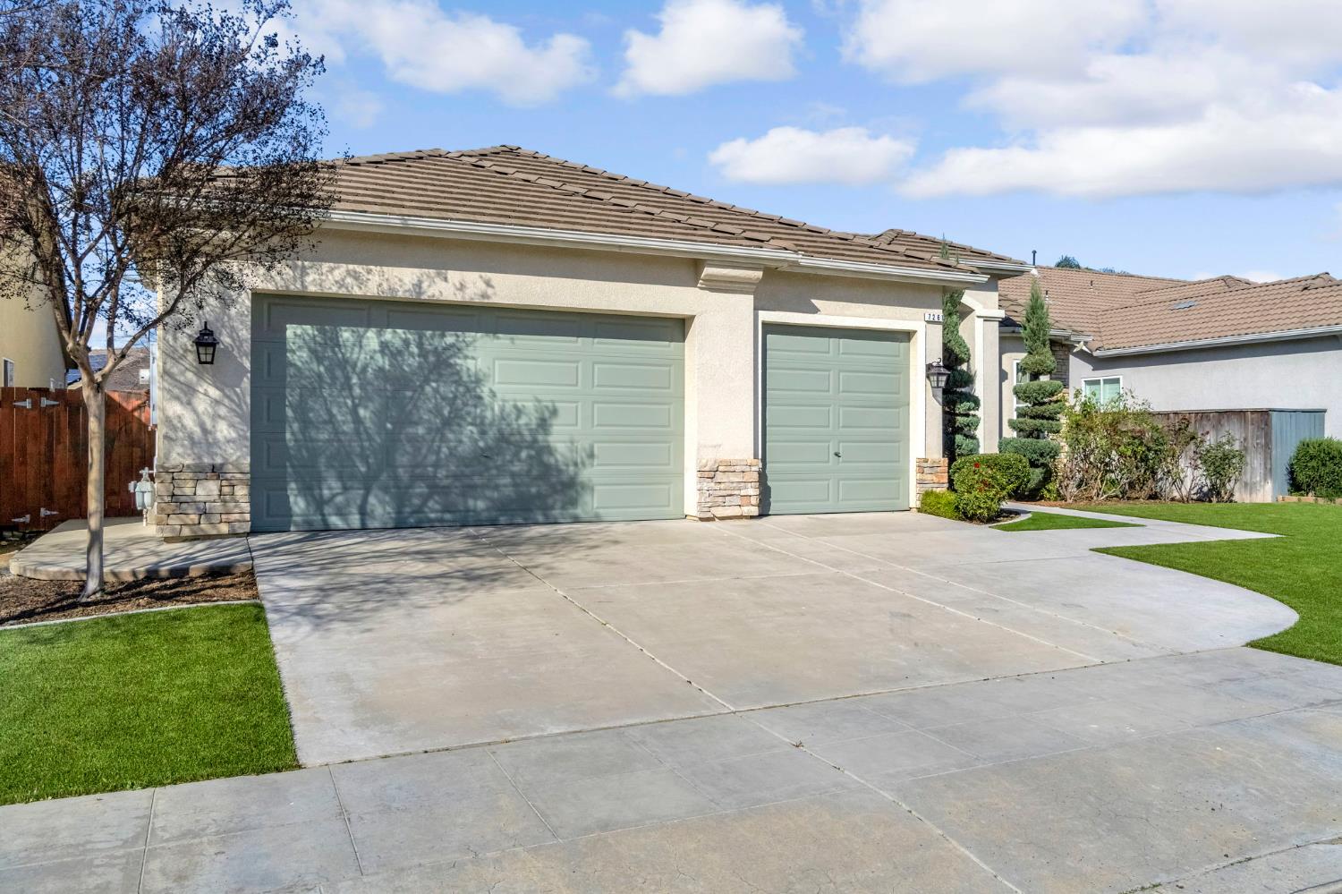 7261 N Ivanhoe Ave, Fresno, CA 93722