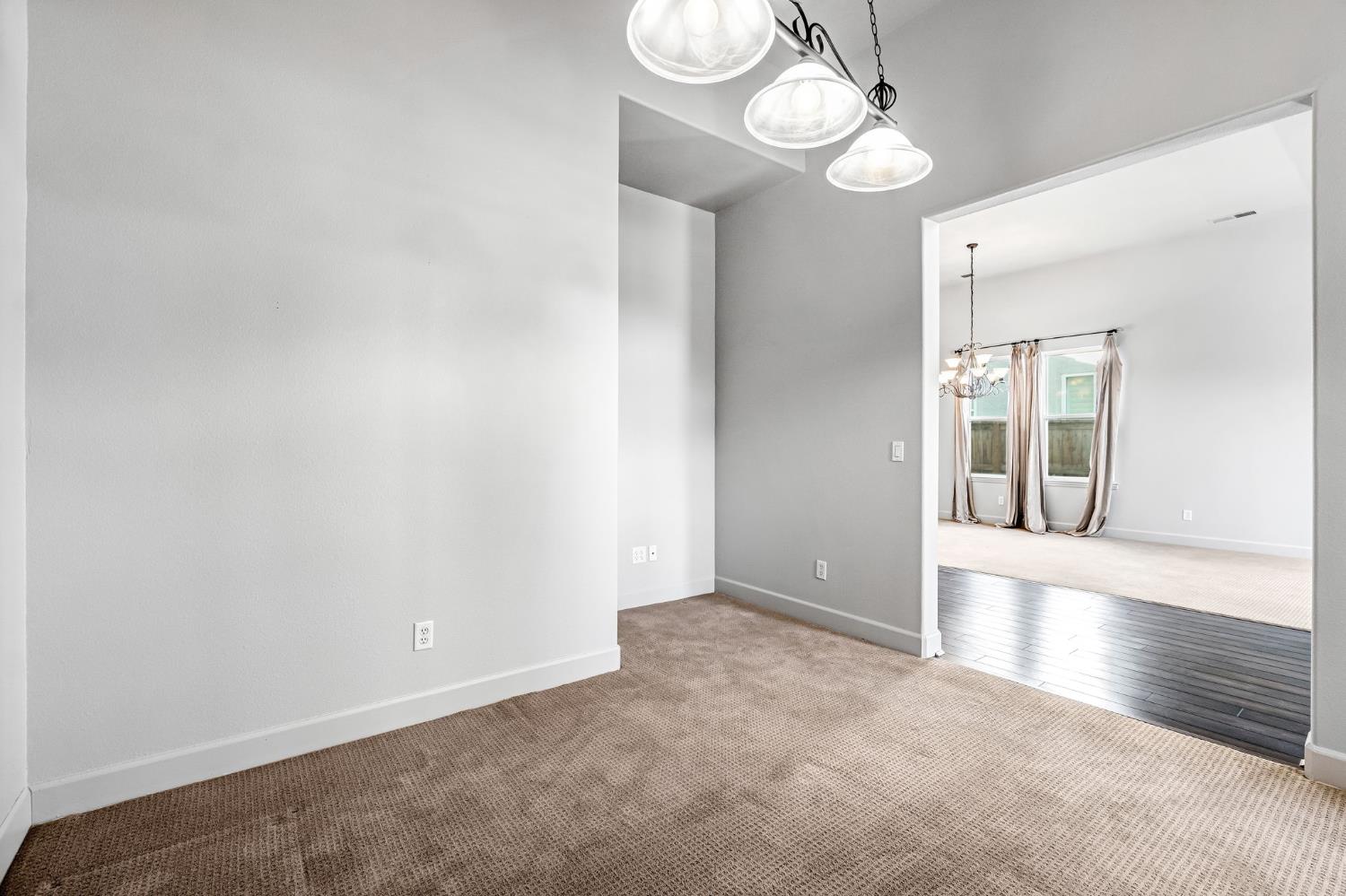 7261 N Ivanhoe Ave, Fresno, CA 93722