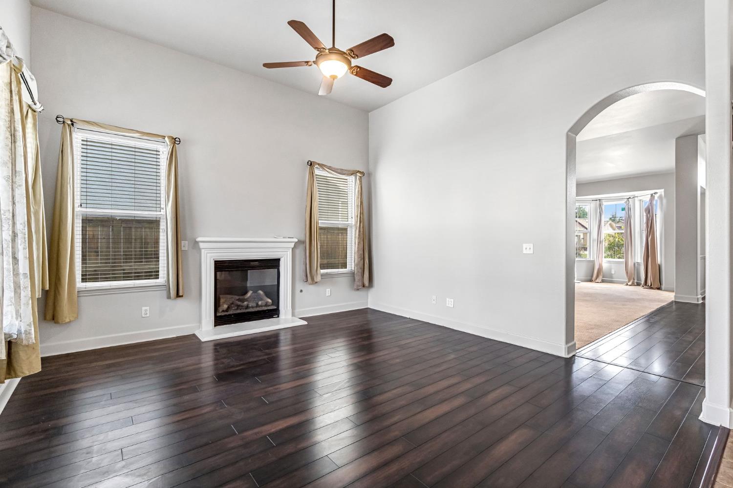 7261 N Ivanhoe Ave, Fresno, CA 93722