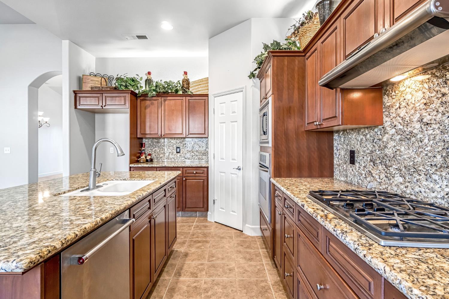 7261 N Ivanhoe Ave, Fresno, CA 93722