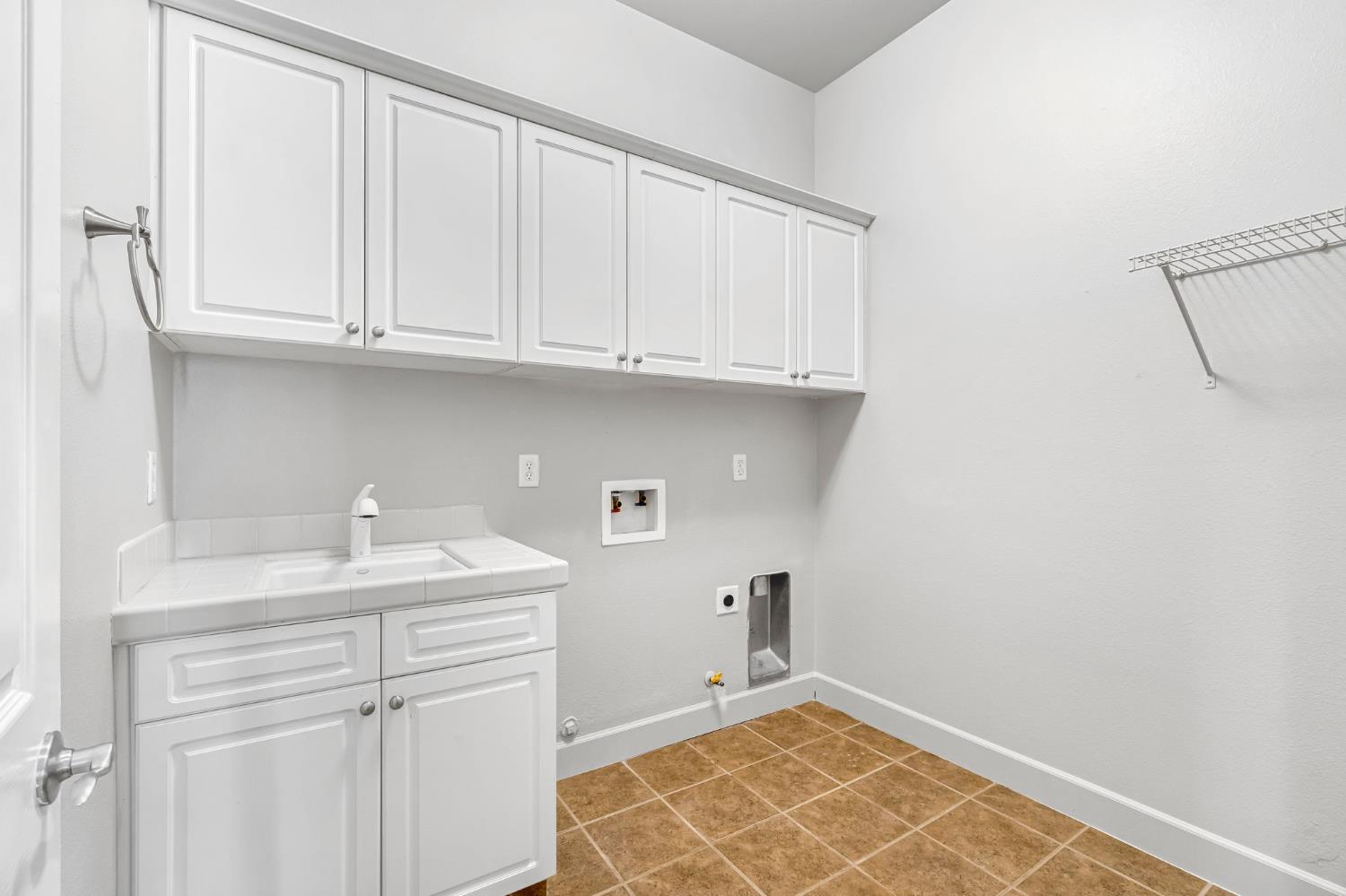 7261 N Ivanhoe Ave, Fresno, CA 93722