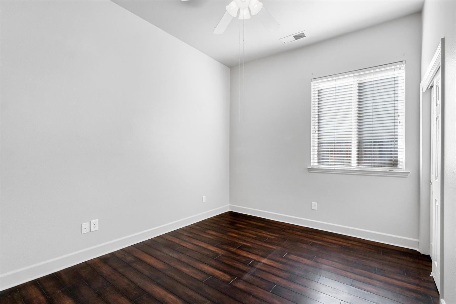 7261 N Ivanhoe Ave, Fresno, CA 93722