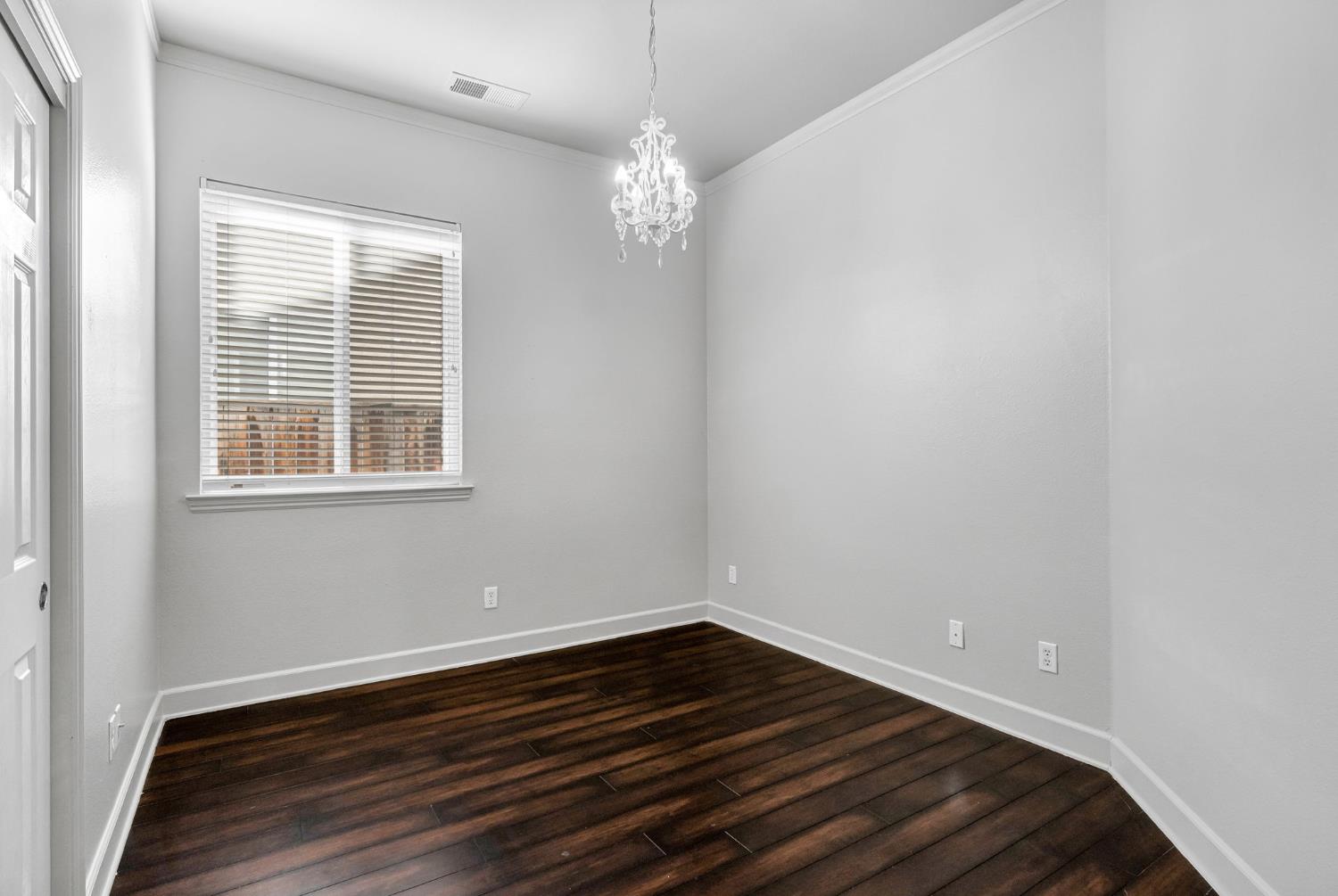 7261 N Ivanhoe Ave, Fresno, CA 93722