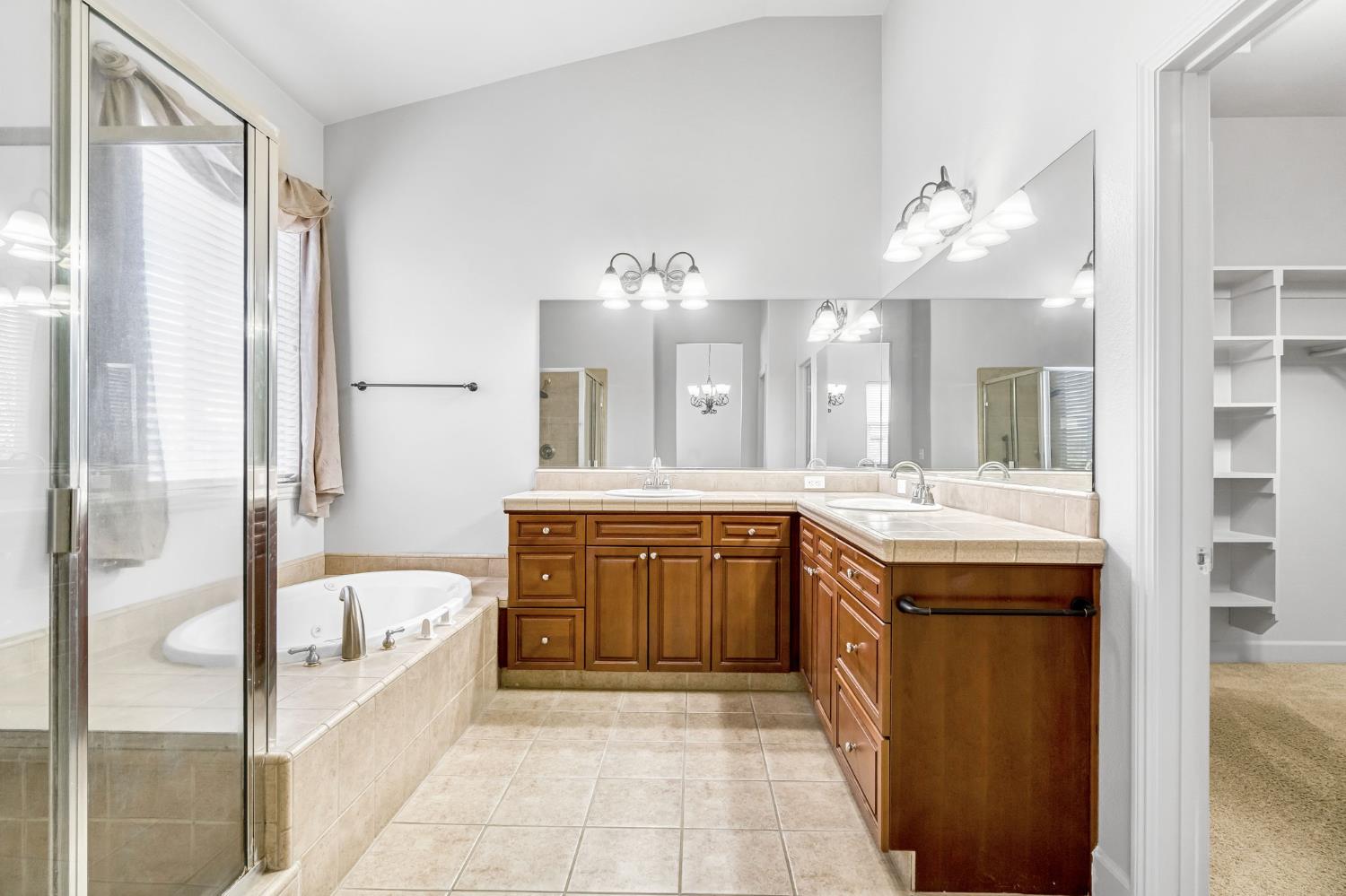 7261 N Ivanhoe Ave, Fresno, CA 93722