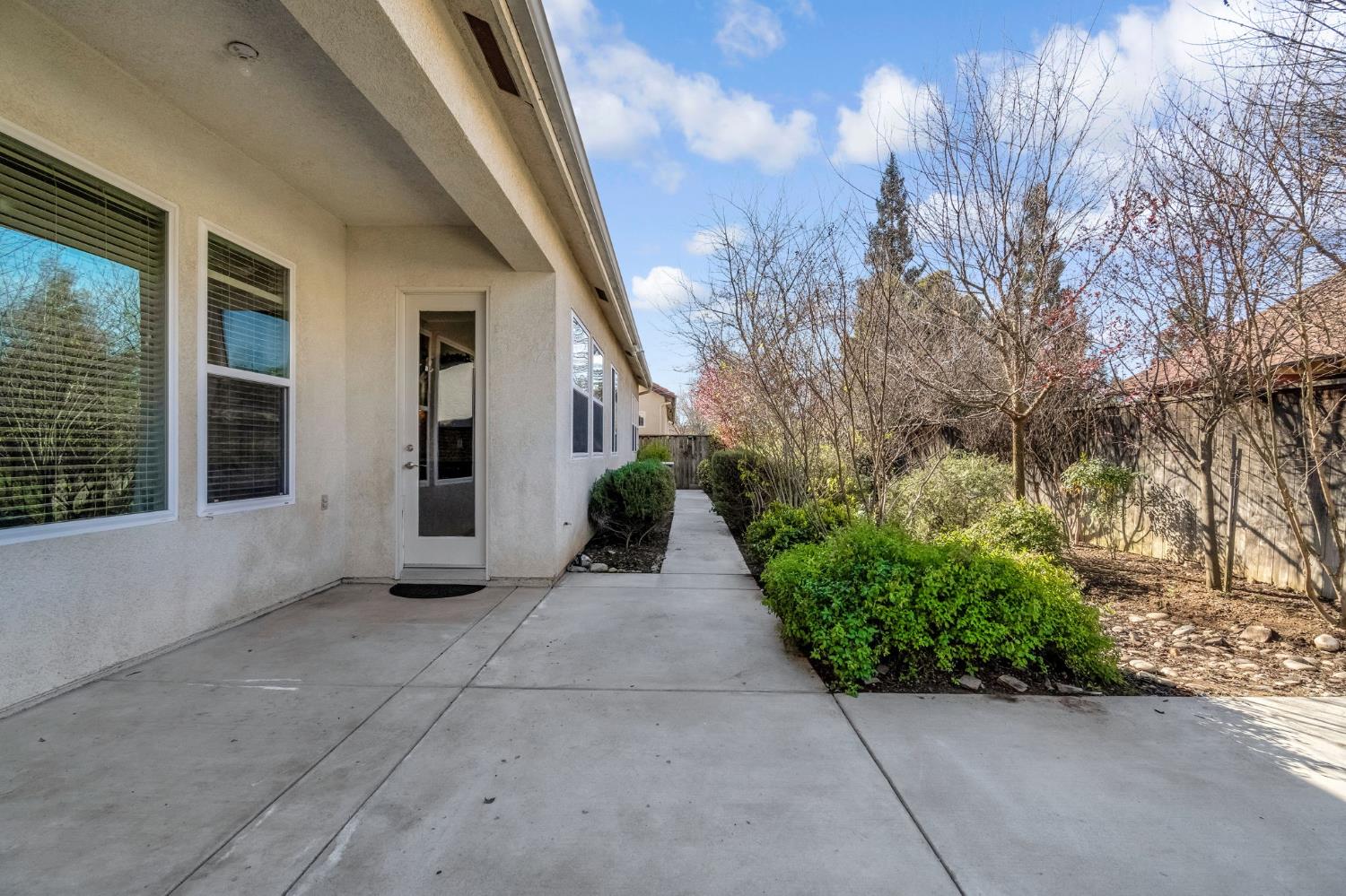 7261 N Ivanhoe Ave, Fresno, CA 93722