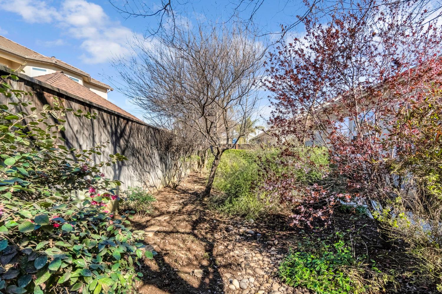 7261 N Ivanhoe Ave, Fresno, CA 93722