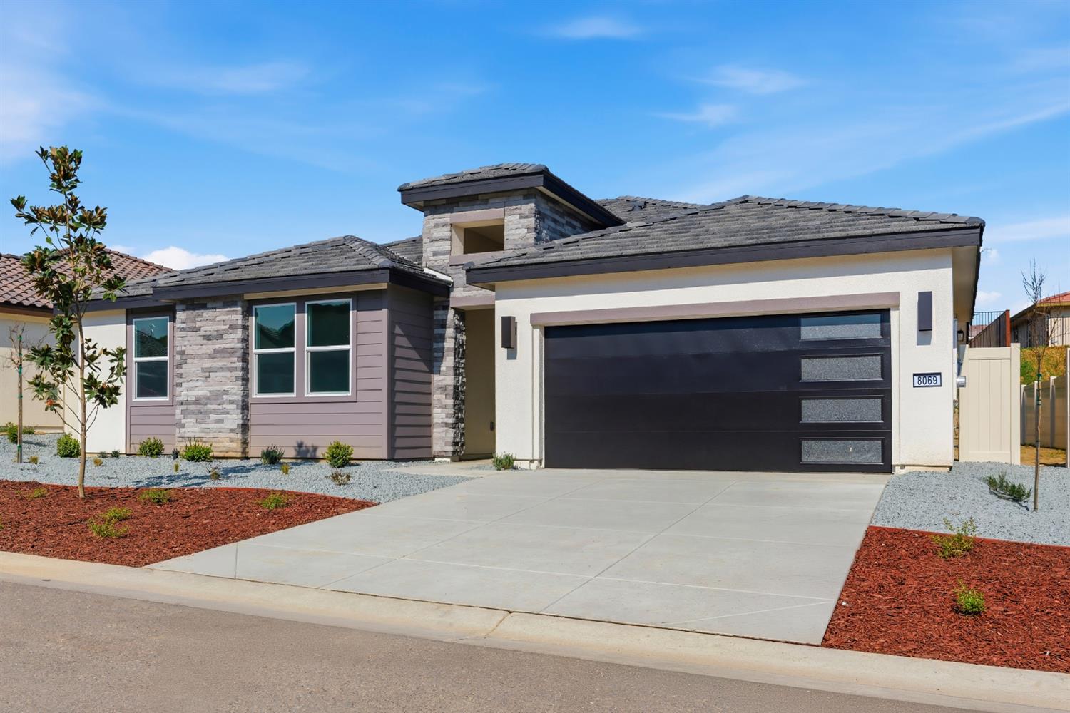 8069 Cottonwood Dr, Friant, CA 93626