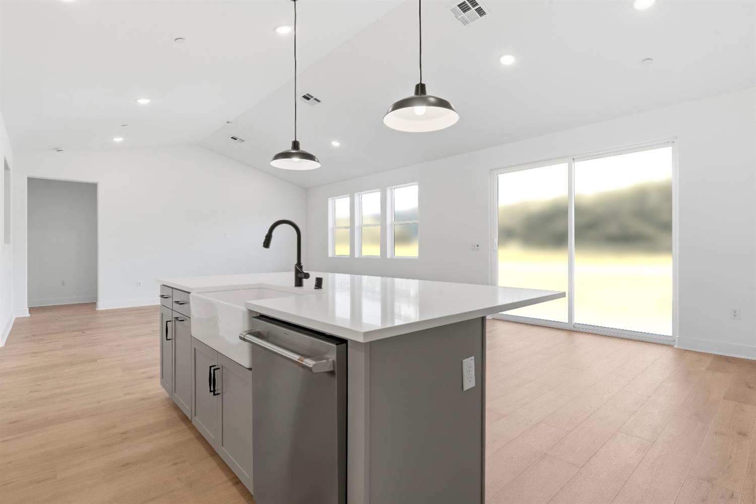 8069 Cottonwood Dr, Friant, CA 93626