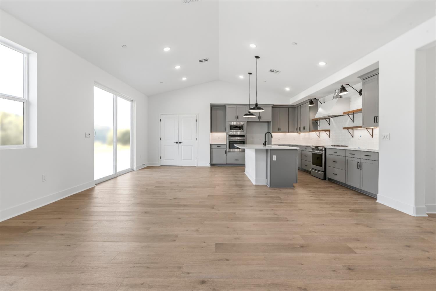 8069 Cottonwood Dr, Friant, CA 93626