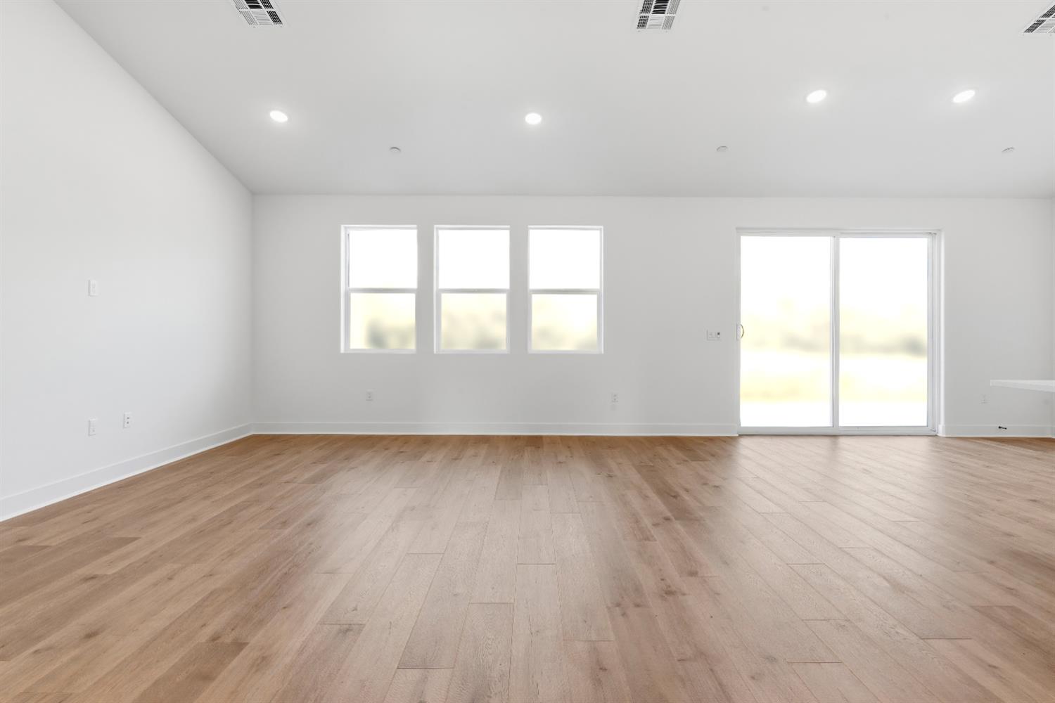 8069 Cottonwood Dr, Friant, CA 93626