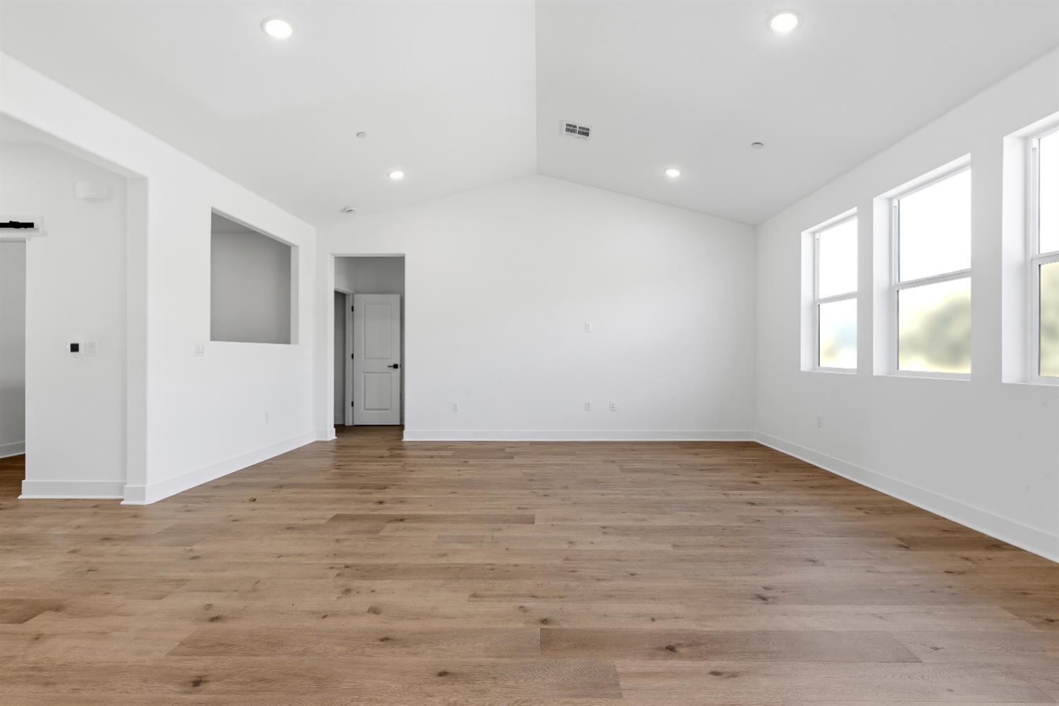 8069 Cottonwood Dr, Friant, CA 93626