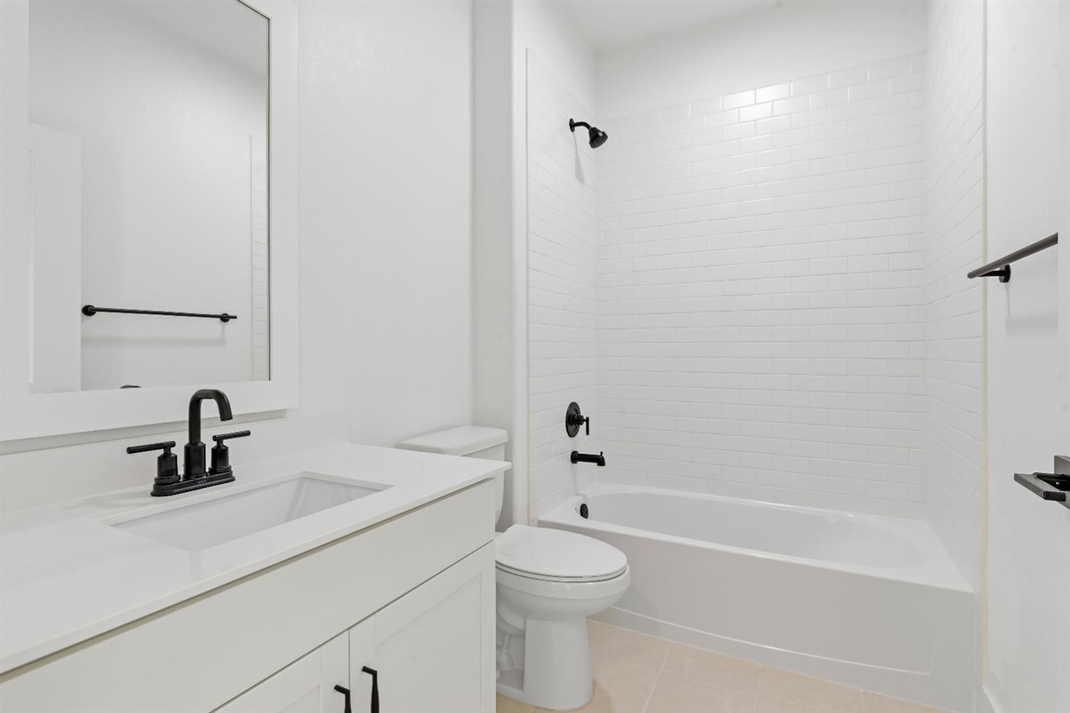 8069 Cottonwood Dr, Friant, CA 93626