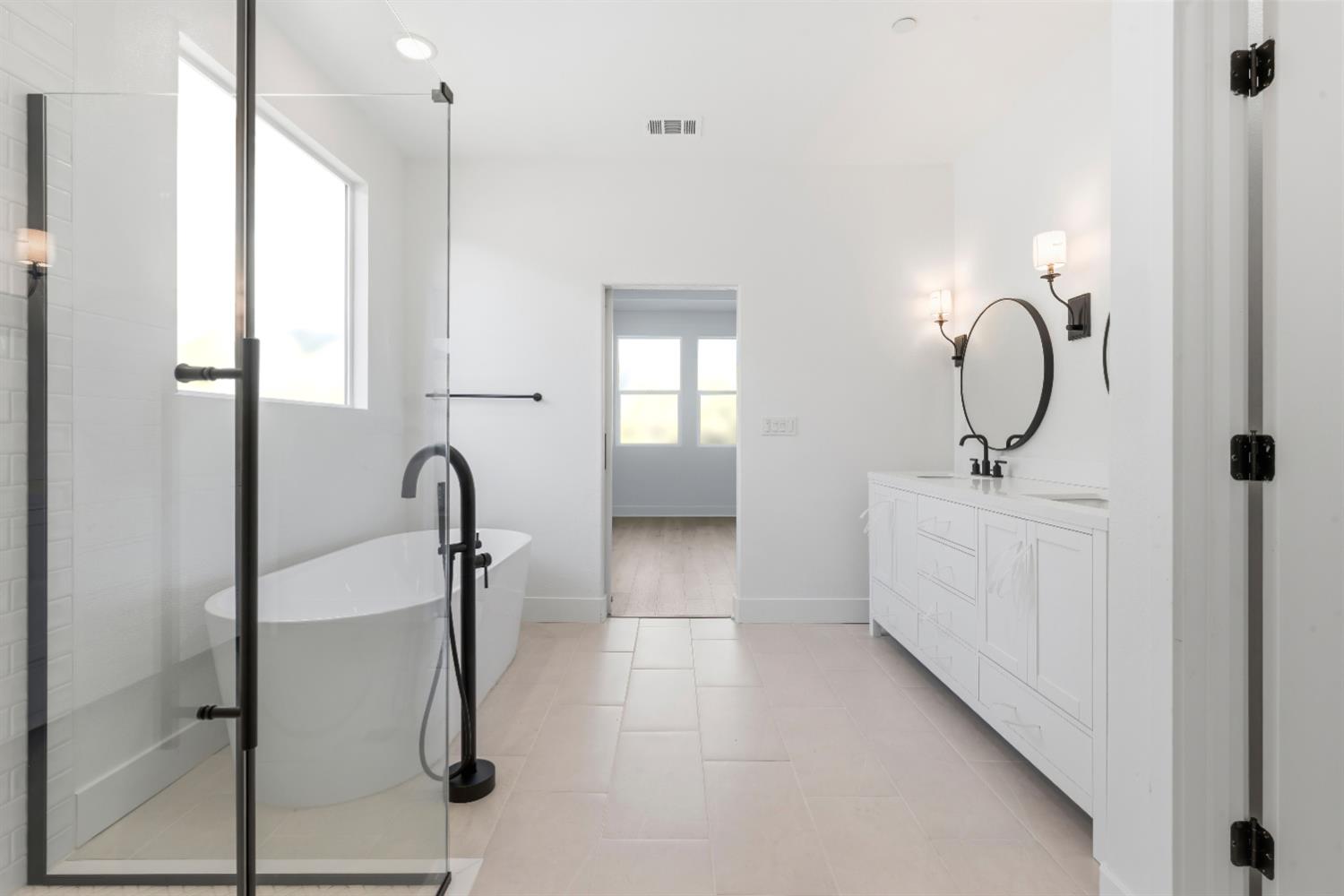 8069 Cottonwood Dr, Friant, CA 93626