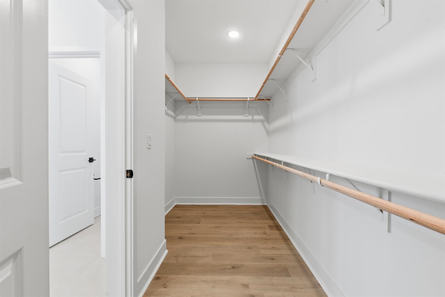 8069 Cottonwood Dr, Friant, CA 93626