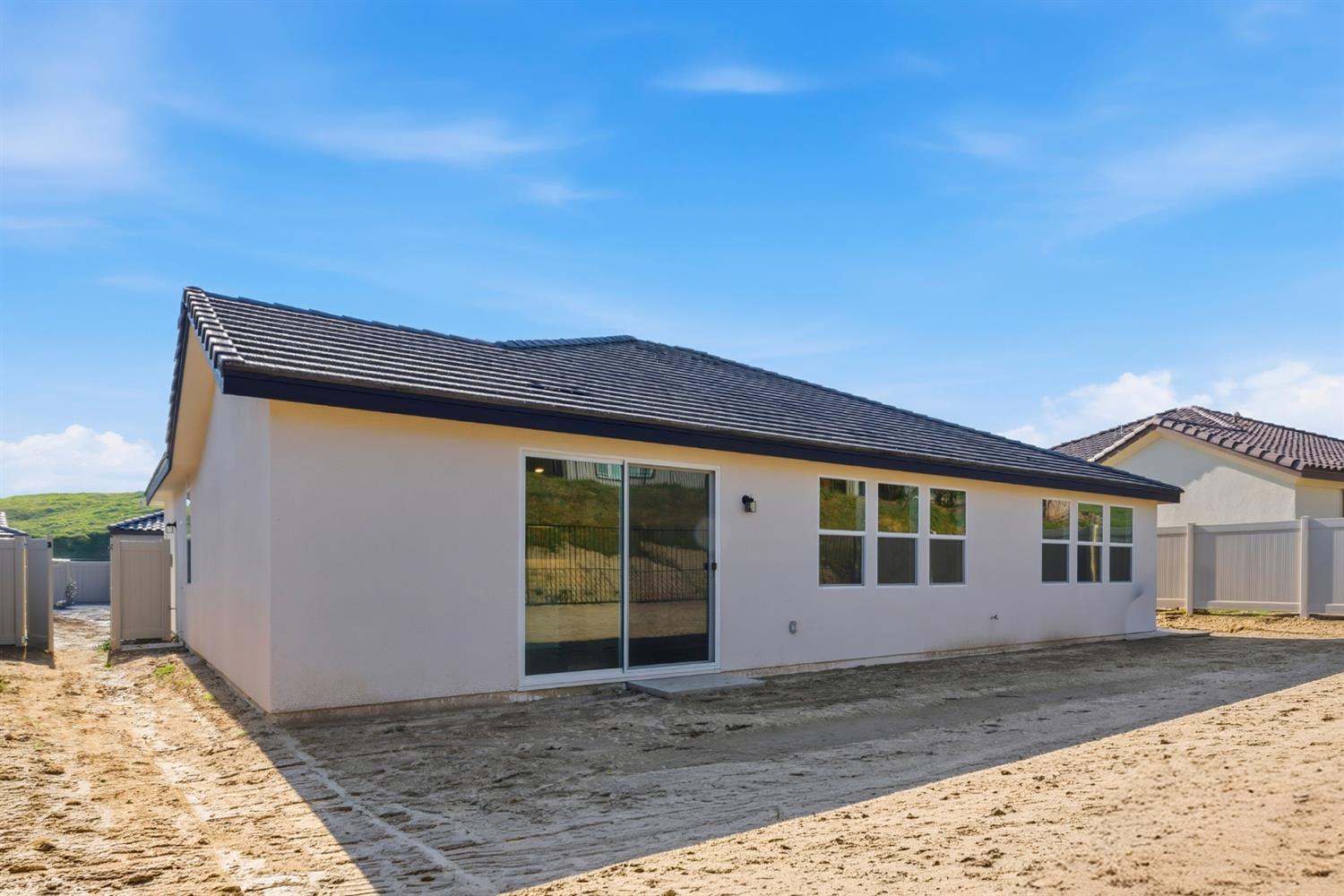 8069 Cottonwood Dr, Friant, CA 93626