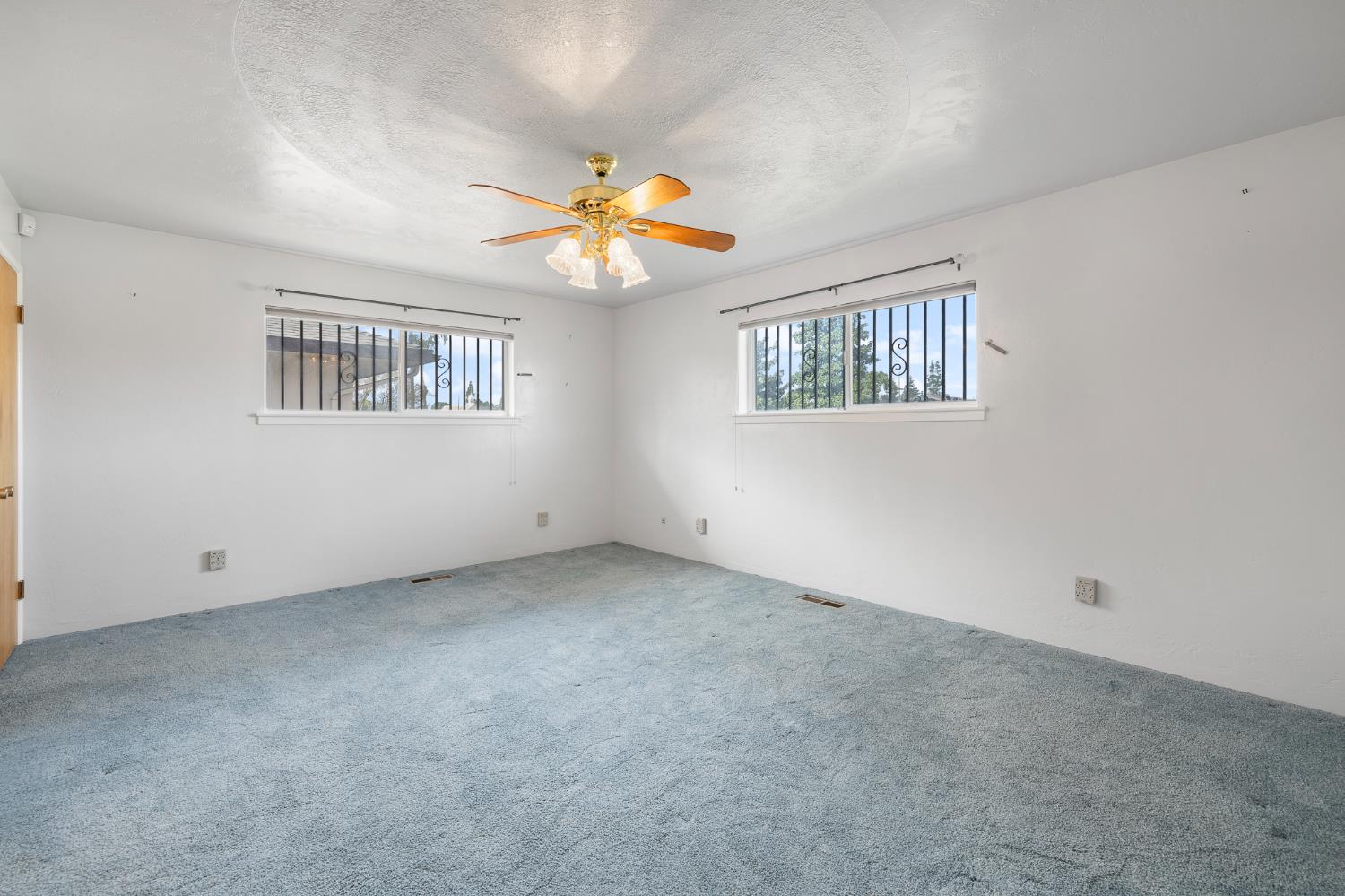 4948 E Townsend Ave, Fresno, CA 93727