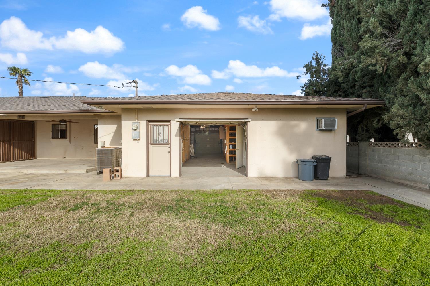 4948 E Townsend Ave, Fresno, CA 93727