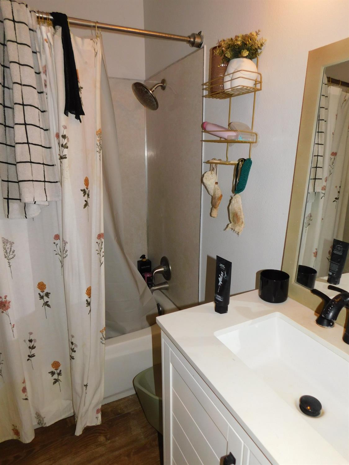 3762 N Claremont Ave N, Fresno, CA 93727