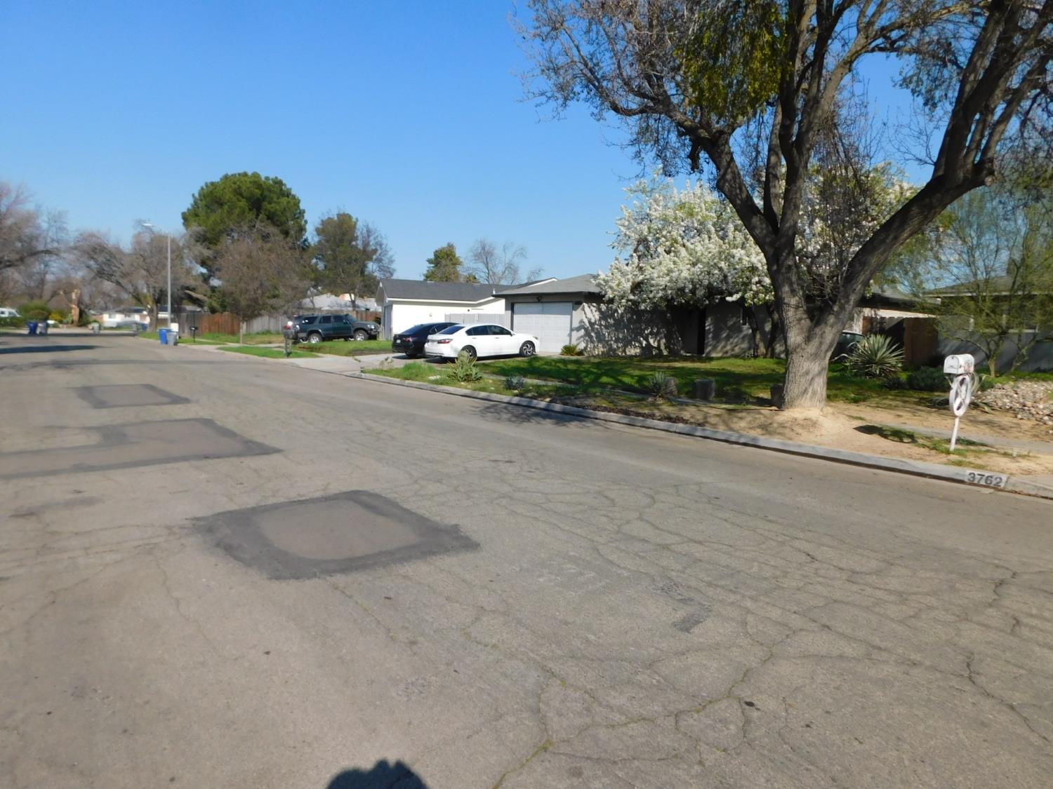 3762 N Claremont Ave N, Fresno, CA 93727