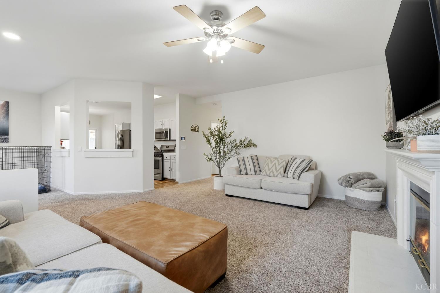 687 Woodridge Ct, Lemoore, CA 93245