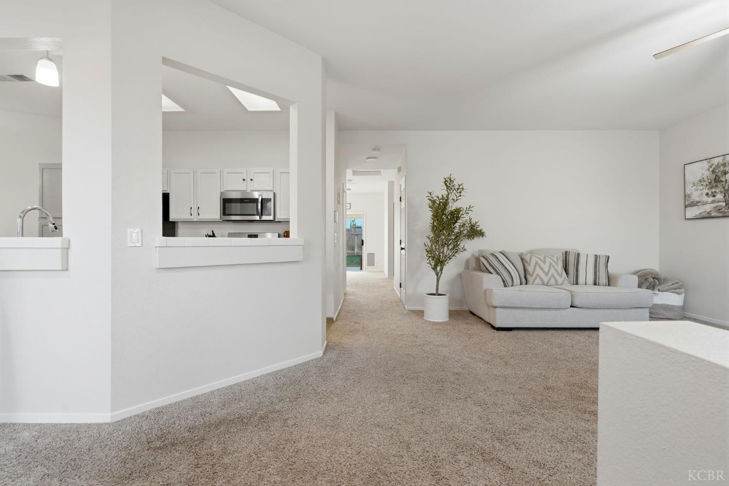 687 Woodridge Ct, Lemoore, CA 93245