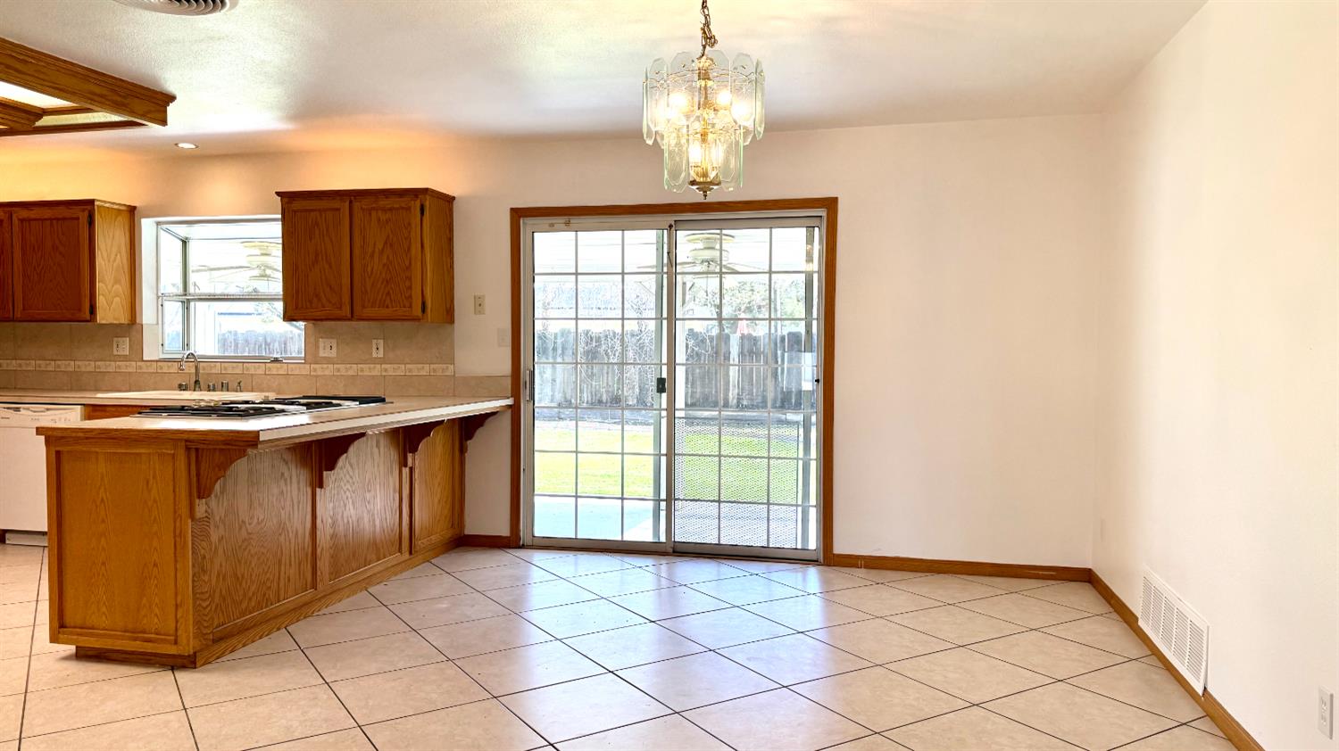 2335 N Douty St, Hanford, CA 93230