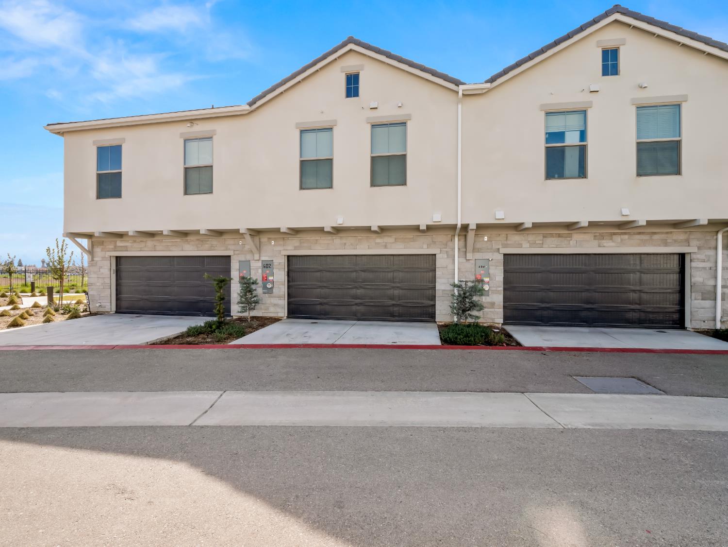 602 W Mahogany Ln, Clovis, CA 93611