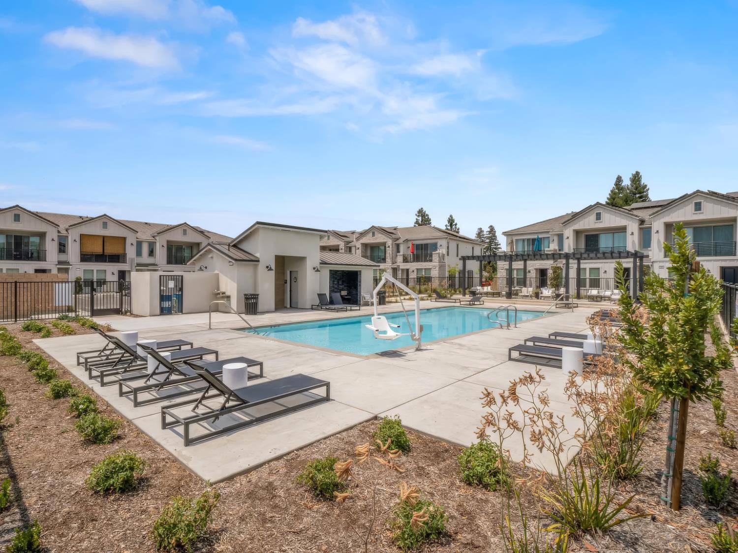 602 W Mahogany Ln, Clovis, CA 93611