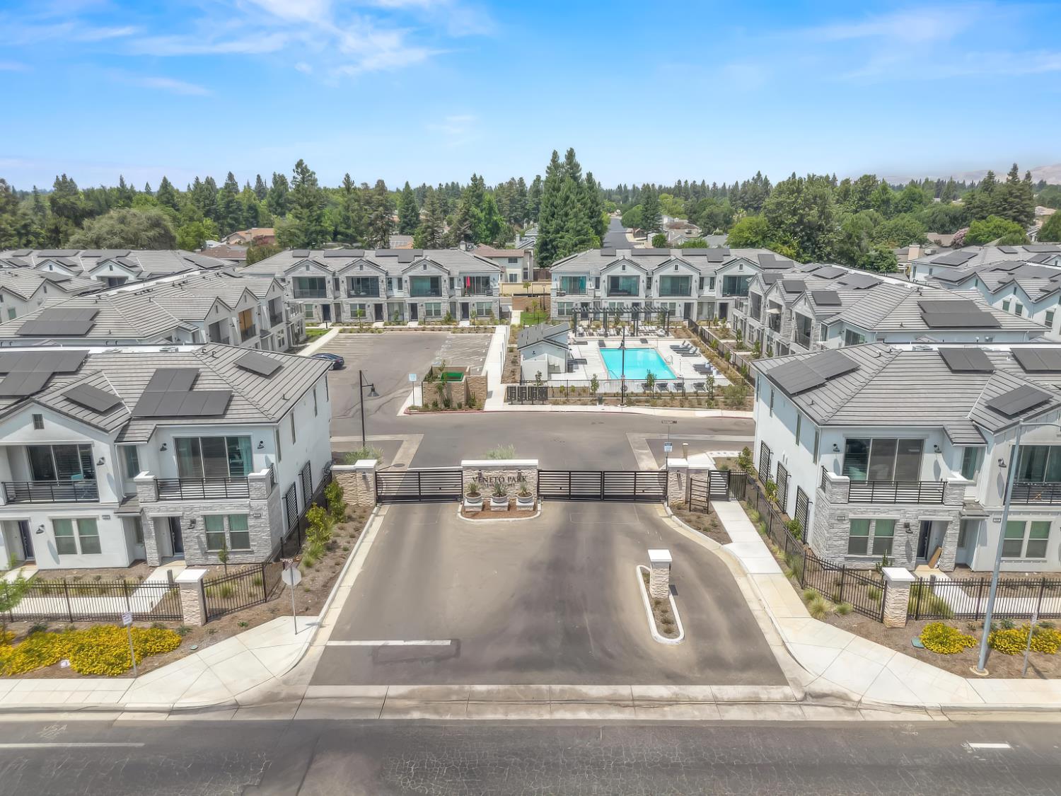 602 W Mahogany Ln, Clovis, CA 93611