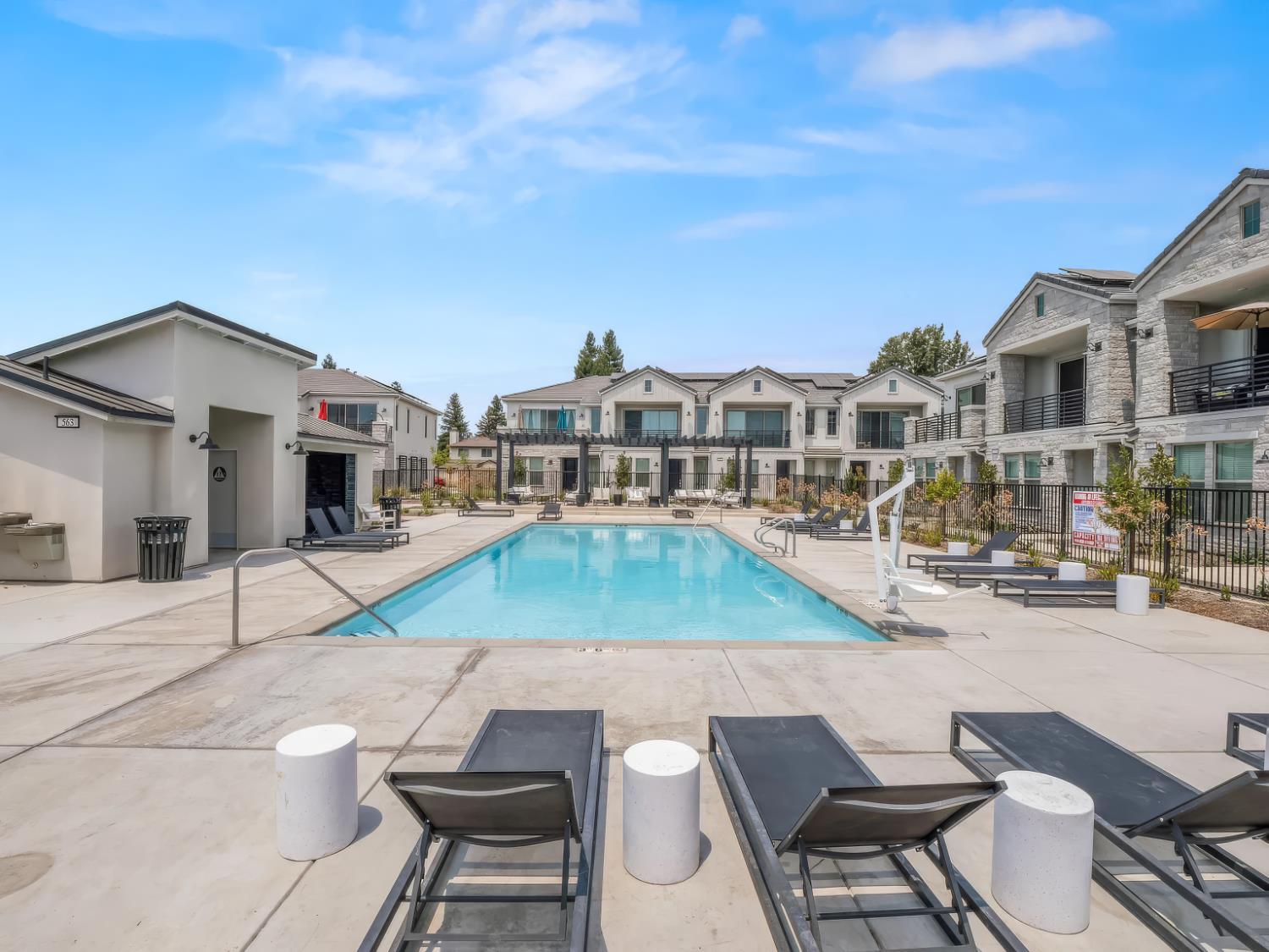 602 W Mahogany Ln, Clovis, CA 93611