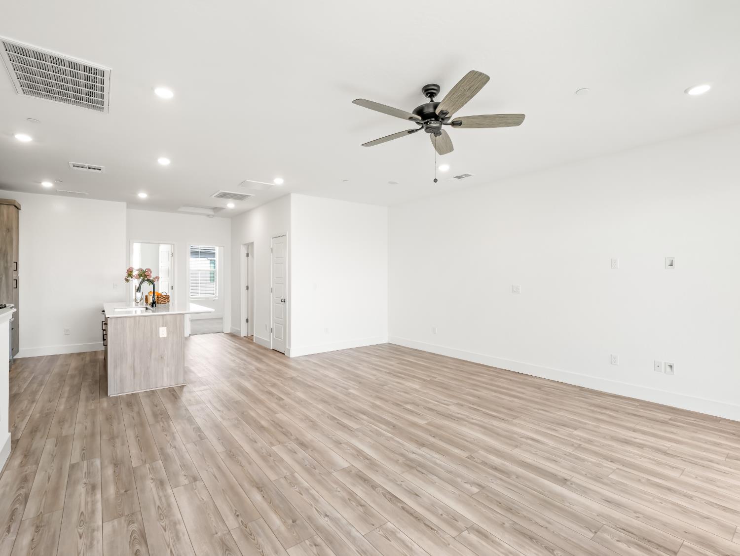 602 W Mahogany Ln, Clovis, CA 93611